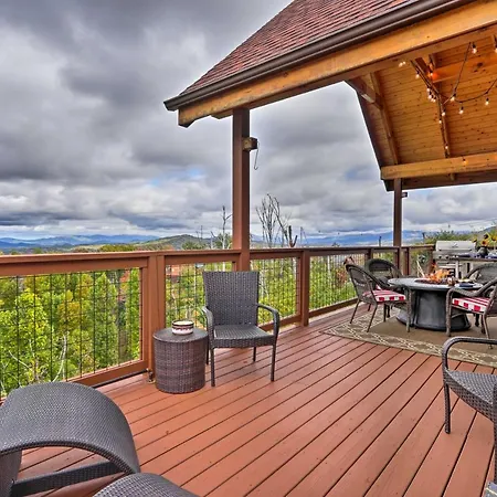 Woodsy Retreat With Fire Pit And Resort Amenities